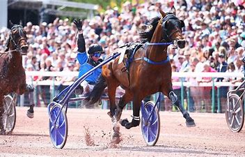 Etonnant-winning-the-2022-Elitloppet-1.jpg