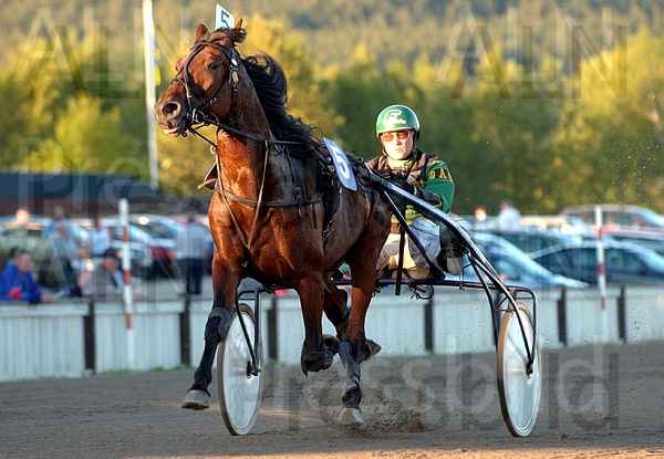 Caruso 20040603 1.t4649c989.m600.w.4salnwmark2.png.xxe2jyy0t.jpg