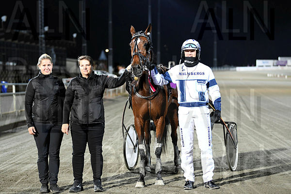 TheBankonBroadway pris  (2).t6361f247.m600.w.4salnwmark2.png.x8AbvF8W-.jpg