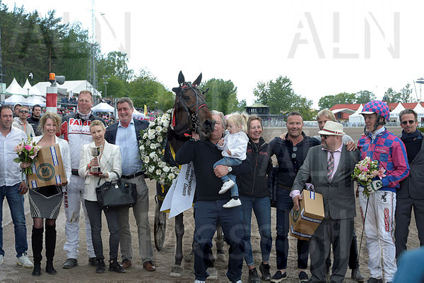 Hurricane D.K. pris.t6293a594.m600.w.4salnwmark2.png.xn4utyoPB.jpg