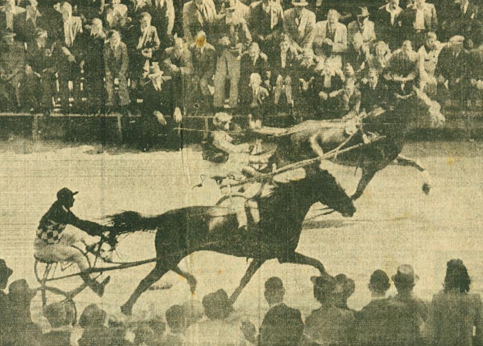 Zonnestraaltje Flip en Douglas H Roel KB Bwijk 8 aug 1942.jpg