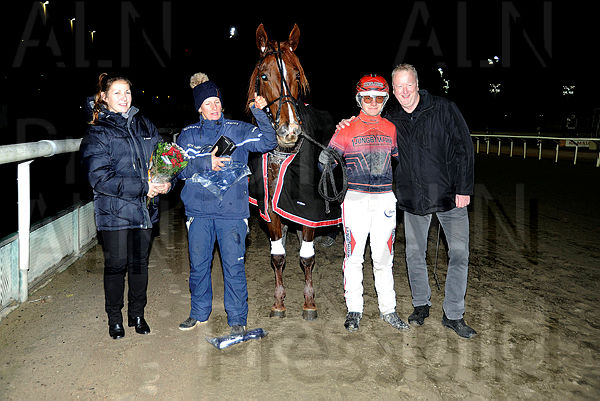 Without a Doubt pris.t654cf47a.m600.w.4salnwmark2.png.xHKm-RSck.jpg