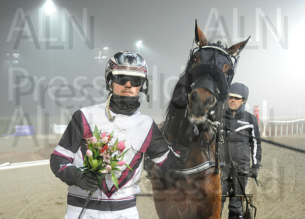 Xia Lloyd pris.t65cde600.m600.w.4salnwmark2.png.xrZmlnHnG.jpg