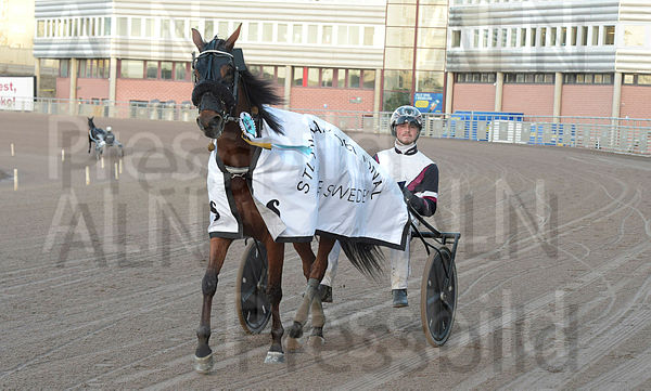 Xia Lloyd def.t65ff0aa4.m600.w.4salnwmark2.png.xyXn1H1iu.jpg