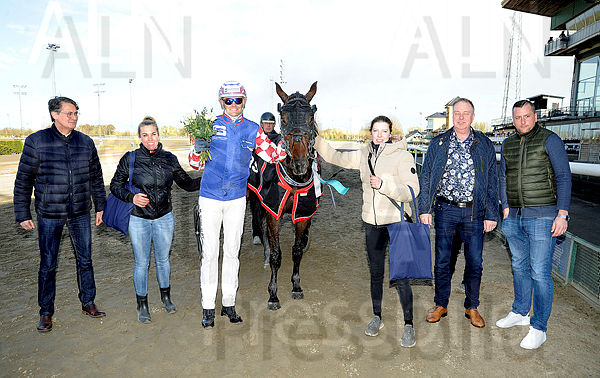 Emma Jet pris.t6624f5b8.m600.w.4salnwmark2.png.xD1560liu (2).jpg