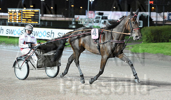 Emma Jet heat.t66f7bf87.m600.w.4salnwmark2.png.xLDG40u-9.jpg