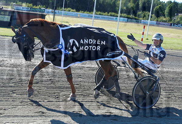 Max Orlando  def.t66b8fb25.m600.w.4salnwmark2.png.xj65-TnId.jpg