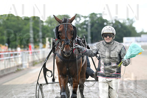 Neal Tobin pris 63.t6671b348.m600.w.4salnwmark2.png.xeQSgFaLr.jpg