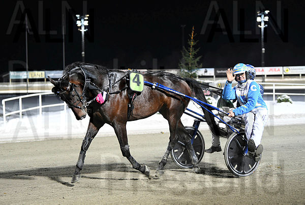 Global Ufo segerdef 74 (2).t656ffe49.m600.w.4salnwmark2.png.xtepIXo8s.jpg