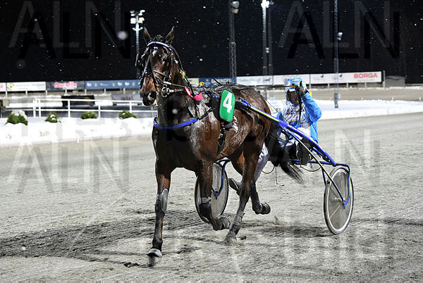 Ikaros di Quattro segerdef .t6578a2a9.m600.w.4salnwmark2.png.xCX9SzFIN (1).jpg