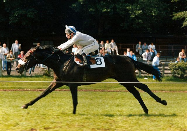 Jules Favre Gold Cup 87.jpg