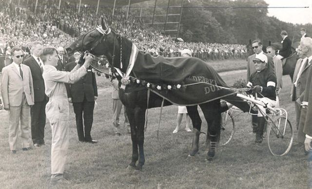 Fernandel Derby hulde.jpg