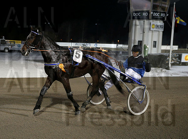 Ikaros Di Quattro def.t5de586cd.m600.w.4salnwmark2.png.xqb4ldkKT.jpg