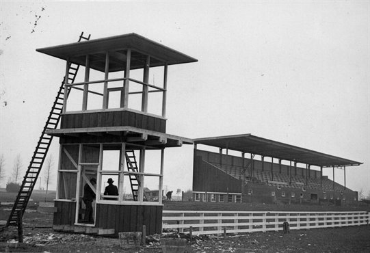 Mereveld tribune.jpg