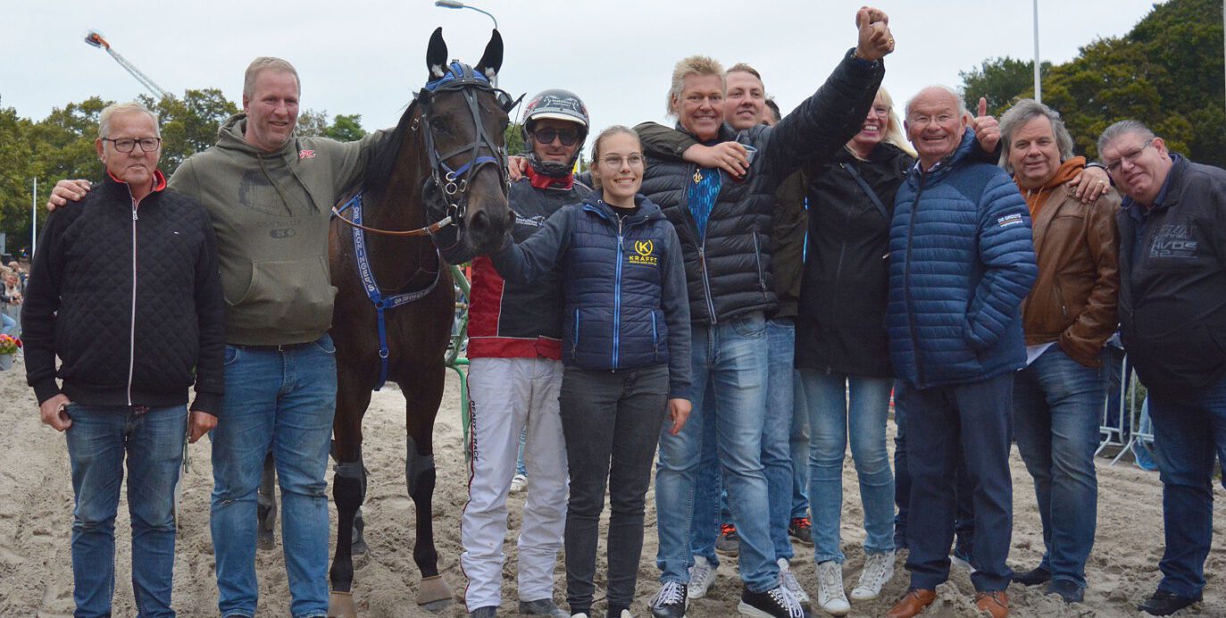 Huldiging-Lisse-2021-1373x692.jpg