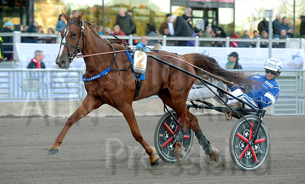 Red Lady Express heat.t615041f8.m600.w.4salnwmark2.png.xIdsirFE0.jpg