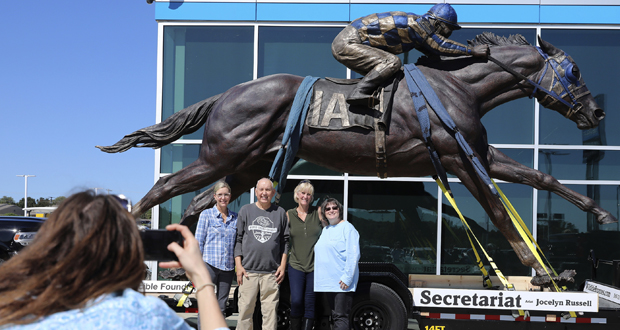 x-racehorse-monument.jpg