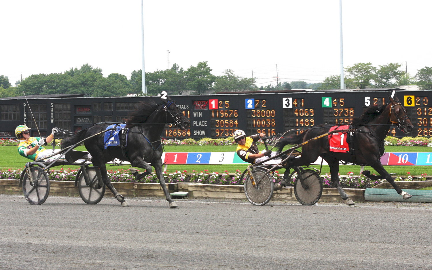 8-2-08+M1+Hambletonian+336+race+(3).jpg