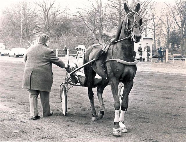 Olaf Fez 17-4-77.jpg