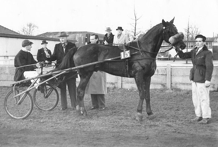 Norton Williams 18-10-1953 hulde.jpg