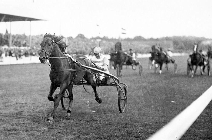 Illustre Hanover 16-6-45.jpg