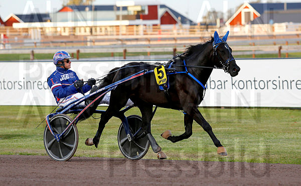 Larry Wood heat 1.t5fb05907.m600.w.4salnwmark2.png.xXTPkoVHR.jpg