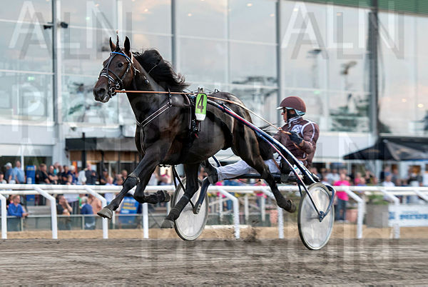 Oscar L.A. målgång.t610577b8.m600.w.4salnwmark2.png.xULNuEgSY.jpg